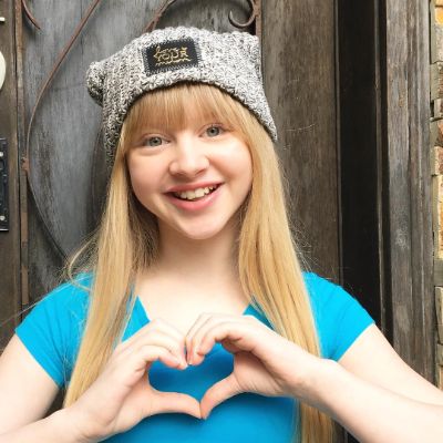 Kelly Grace Richardsonposing for an photo shoot. Image Source: Inatagram thekellygrace